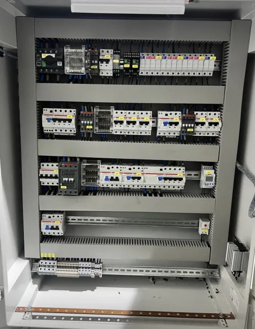 Montage et câblage armoires électriques ( TGBT , automatisme, distribution, pompage , démarreur progressif, variateur de vitesse ..)