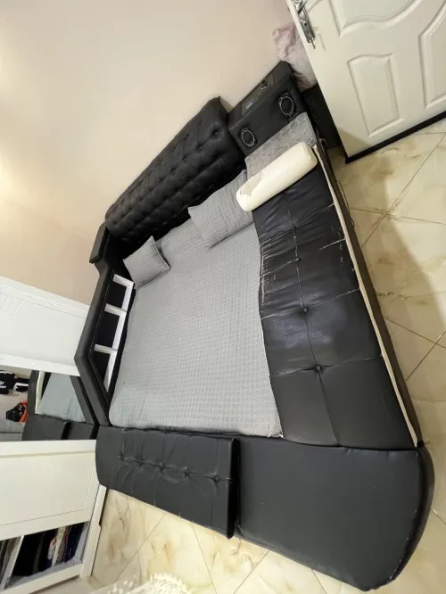 Un grand lit confort et spacieux