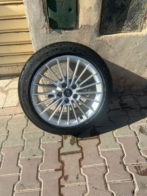 Audi a3 4 pneus avec jante 