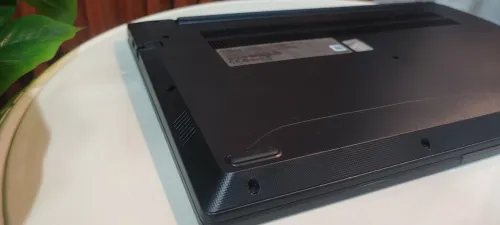 LENOVO V15 G4