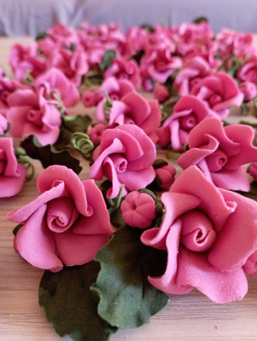 Fleurs en gumpaste sur commande gâteaux traditionnels 