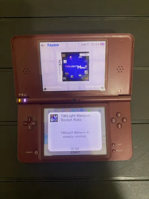 Nintendo dsi xl flashé twilight menu avec carte mémoire 32gb, pochette , stylos et chargeur original