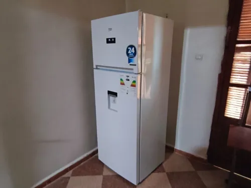 ثلاجة Beko NeoFrost بحالة ممتازة للبيع