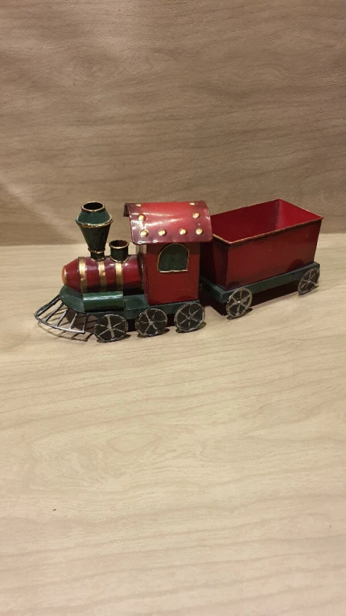 Train en tole rouge
