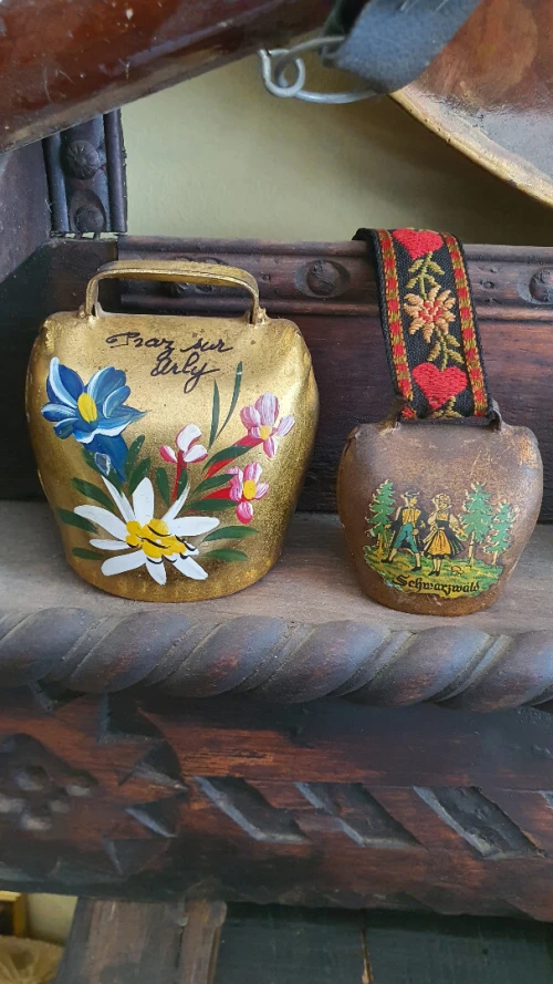 Authentic vintage Clochette suisse / France en laiton peinte à la main,