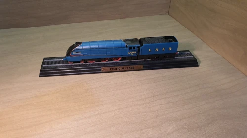 Locomotive type électrique de train miniature  sur rail pour collection et décoration, 
