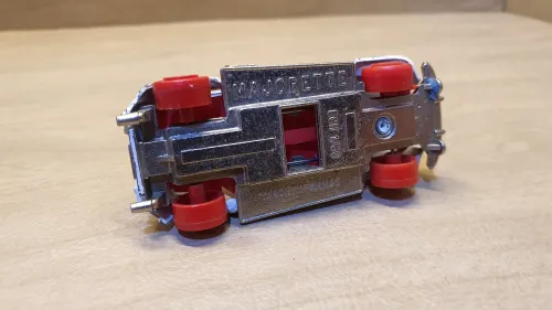 Voitures miniature Majorette Renault 4L 1/55, Simca 1/60 , 2 CV 1/60, R19 Cabriolet 1/55, R5