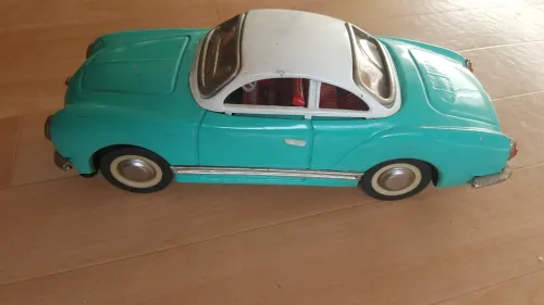 Miniature de collection, Voiture à friction en tôle SEDAN MF 743 des années 60's  25 cm, 