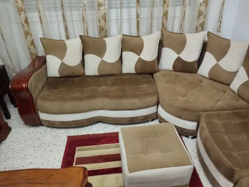 Salon L et pouf