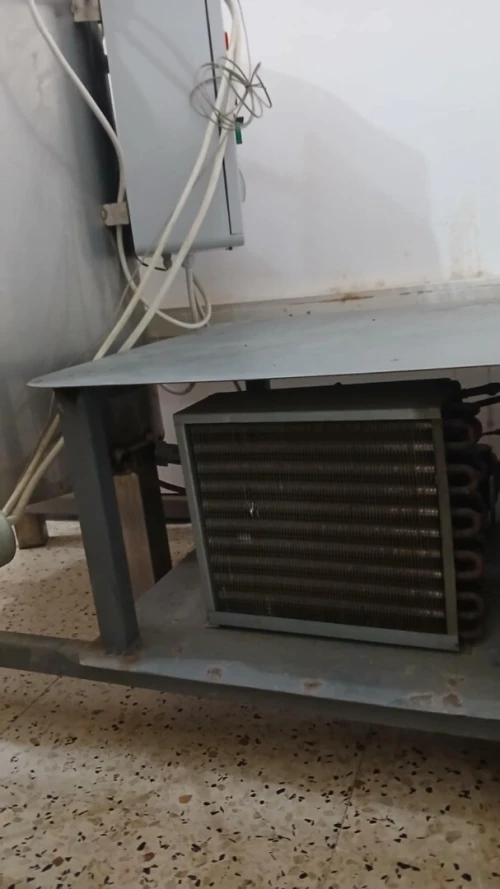 Une cuve réfrigéré 220 litres Une cuve chauffante (pastulisateur) 120 litres Un mélangeur 150 litres