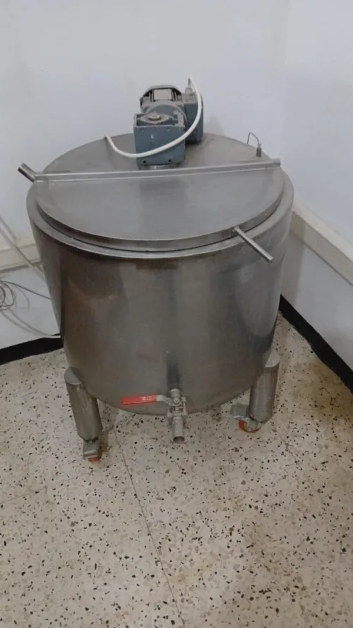 Une cuve réfrigéré 220 litres Une cuve chauffante (pastulisateur) 120 litres Un mélangeur 150 litres