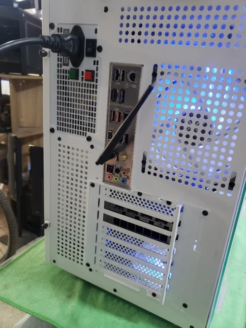 unite PC GAMER i5 12eme 12400f/ 16 Go ram ddr4 / 1 tb ssd nvme radeon RTX3070 8Go GDDR6