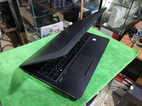 HP ZBook 15 G4 / I7-7700HQ / QUADRO M1200 / 16 GO DDR4 / 512 NVME / 15.6'' FHD / AZERTY 