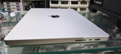 MacBook Pro 16" M1 Max 64G 8To