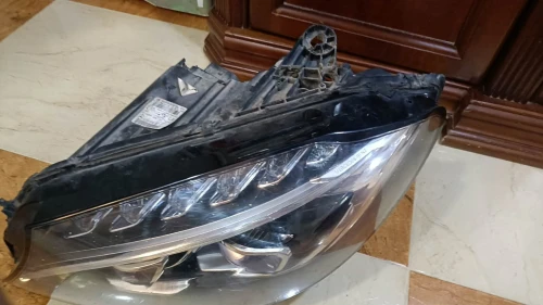 Phare Mercedes C220