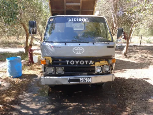Toyota B30 1986