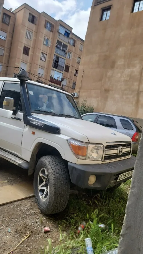 Toyota Land Cruiser 1996 Court