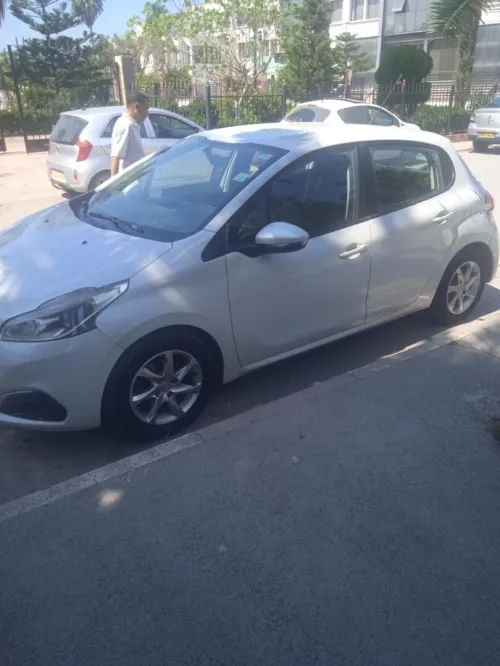 Peugeot 208 2016 