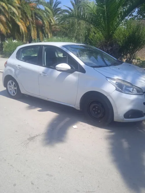 Peugeot 208 2016 