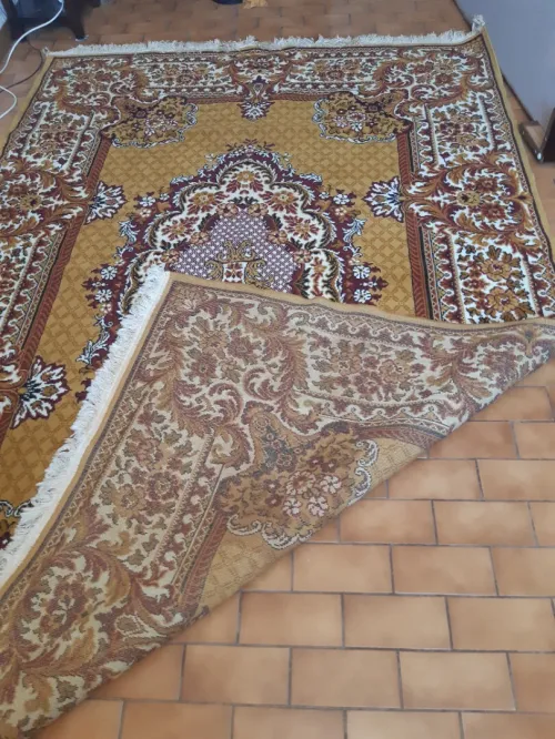 Vend de beaux tapis de sol.