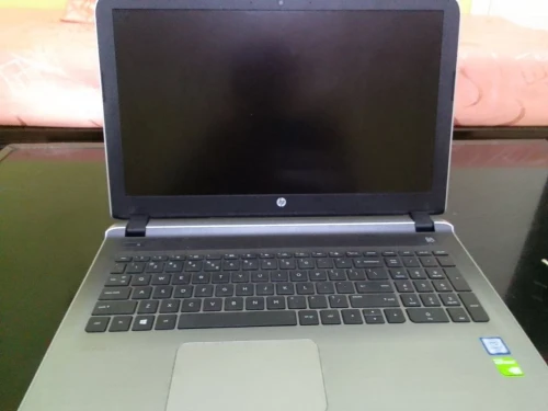 HP Pavilion i7 RAM 8GB 1TO SSHD Nvidia 940M