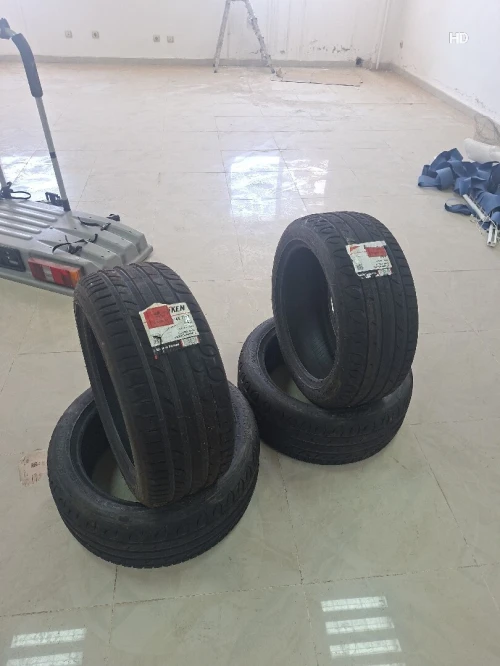 4 Pneus Falken 225/45 R17 94V XL -jamais utilisé