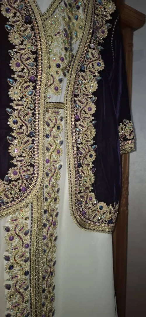Caftan simple et caftan royal