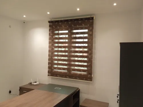 Rideaux zebra jour et nuit pour chambre cuisine balcon séparation entre cuisine et salon vitrine magasin de coiffure famme