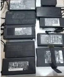 LOT DE CHARGEURS POUR LAPTOPS