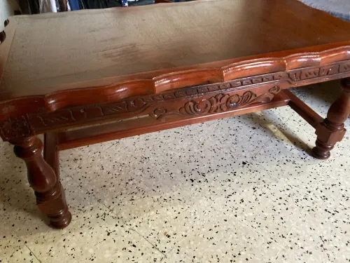 Table basse artisanale bois rouge
