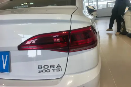 Volkswagen Bora 2024 300TSI DSG Édition Premium