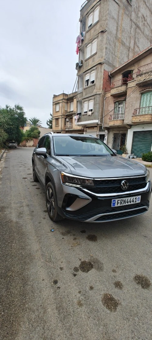 Volkswagen Taos 2023 SE Black 