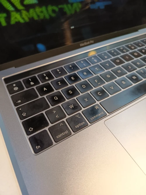 MacBook Pro 2019 i5 8GB 512SSD TouchBar Retina