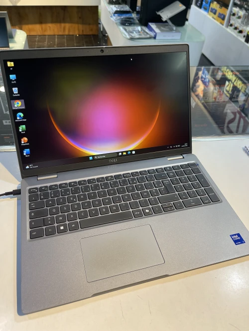 DELL LATITUDE 5550 Ultra7 165H 16GB DDR5 256SSD