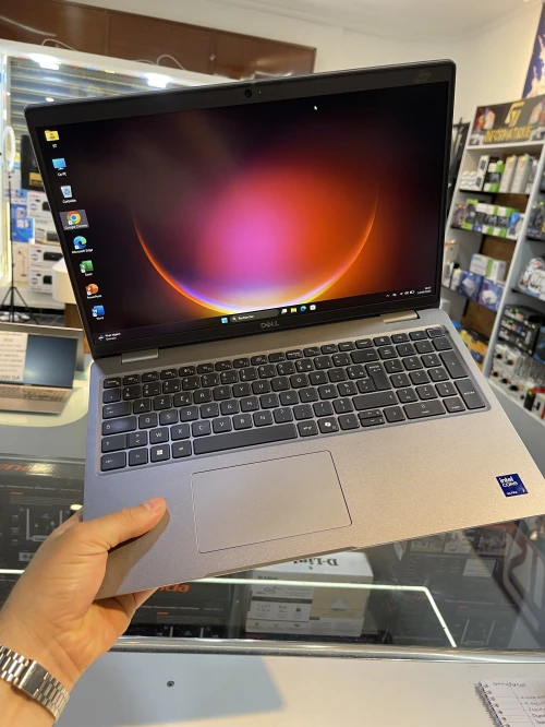 DELL LATITUDE 5550 Ultra7 165H 16GB DDR5 256SSD