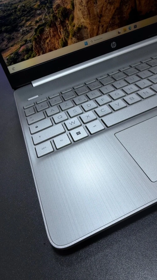 HP LAPTOP 15s INTEL I5-1235U 12eme 16GB DDR4 512GB SSD INTEL IRIS XE GRAPHICS 15.6P FHD