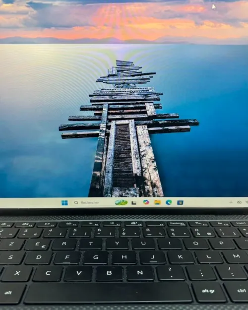 DELL XPS 13 9300 NTEL i5 1065G7 1.50GHz UP TO 3.90GHz 8GB DDR4 512 SSD NVME INTEL IRIS XE GRAPHICS 128MB VRAM ECRAN 13 INCH GHD PLUS