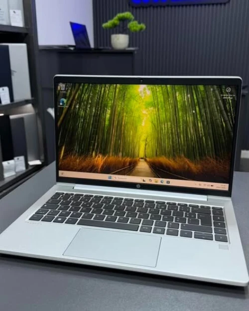 HP PROBOOK 445 G9  AMD RYZEN 5 5625U 2.40 GHz 8GB DDR4 256GB SSD AMD RADEON GRAPHICS  ECRAN 14P FHD