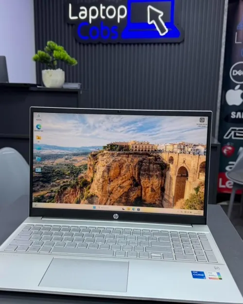 HP PAVILLON LAPTOP 15 i5-1235U 1.3GHZ 16Gb DDR4 512Gb  SSD  INTEL IRIS XE GRAPHICS 15.6FHD