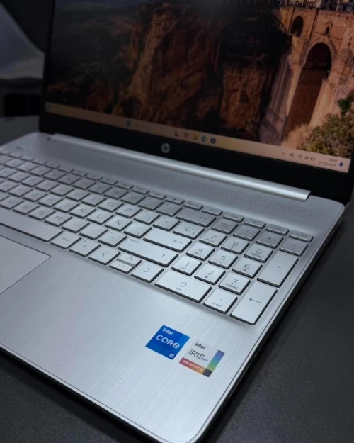 HP LAPTOP 15 S i5 1235U 12 EME 8GB 512GB INTEL IRIS XE GRAPHICS ECRAN 15.6 POUC