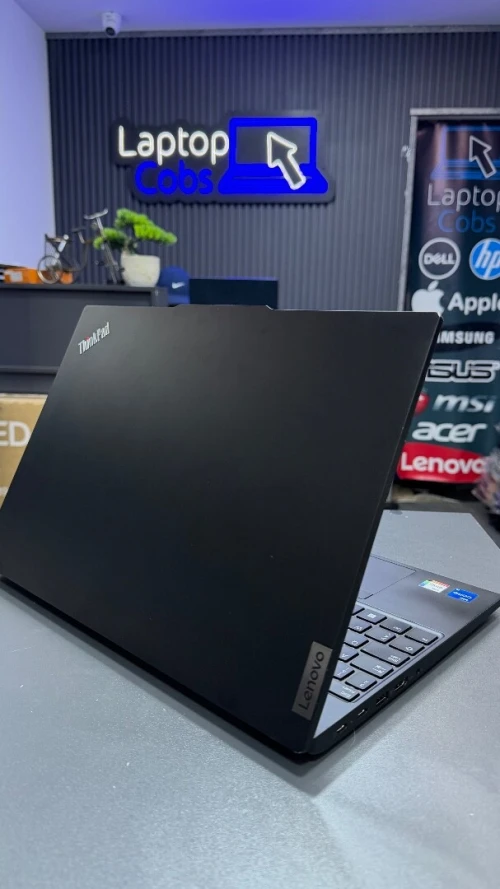 LENOVO THINKPAD E16 INTEL I5-1335U 1.3GHZ up to 4.2ghz RAM 16GB DDR4 DISK 512GB SSD nvme AMD RADEON GRAPHICS ECRAN 16P FHD+