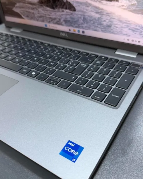 DELL LATITUDE 5550 INTEL i7-1365U  1.8GHZ up to 5.2ghz 32GB DDR5 5200MT/s 512GB SSD nvme INTEL IRIS XE GRAPHICS 15.6INCH FHD