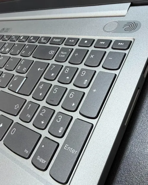 LENOVO THINKBOOK 15 G2 i3-1115G4 3.00GHz 8Gb DDR4 256gb SSD INTEL UHD GRAPHICS ECRAN 15.6 FHD  