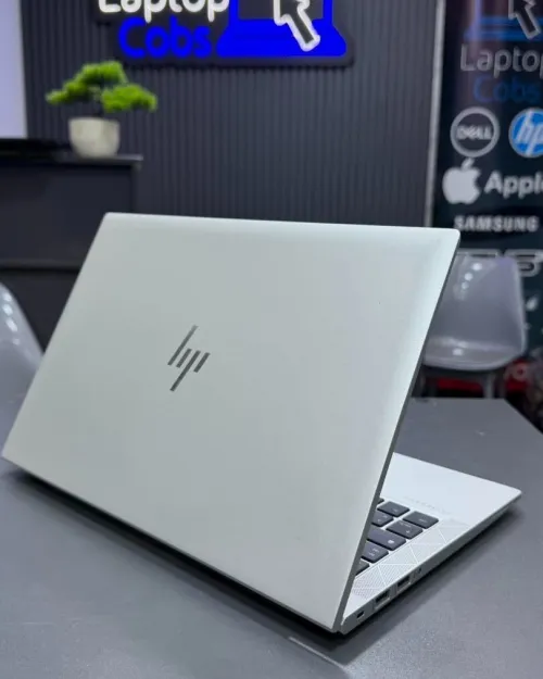 HP ELITEBOOK 835 G8 RYZEN 5 PRO 5650U 16g ram 256ssd nvme 13.3" FHD