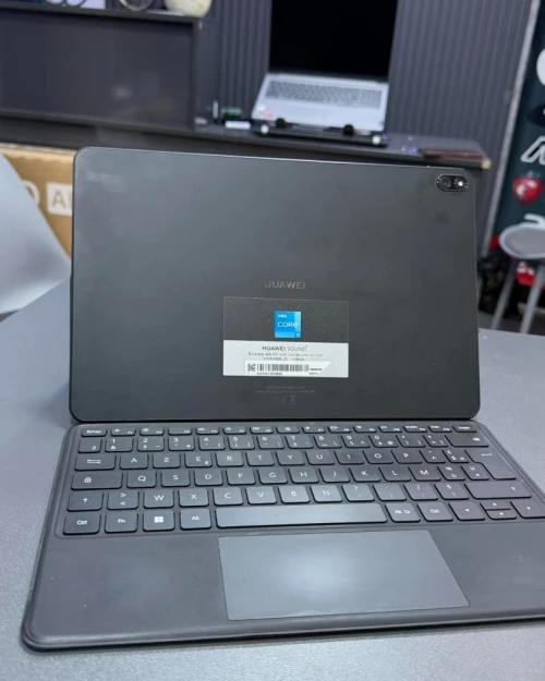 HUAWEI MATEBOOK E INTEL i5-1110G4  RAM 8GB DDR4 128GB SSD nvme INTEL UHD GRAPHICS  GRAPHICS ECRAN 2.5KP FHD OLED