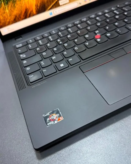 LENOVO THINKPAD T14 RYZEN 5 PRO 8540U 32GB DDR5 512GB SSD AMD RADEON 740M GRAPHICS 14P FHD+