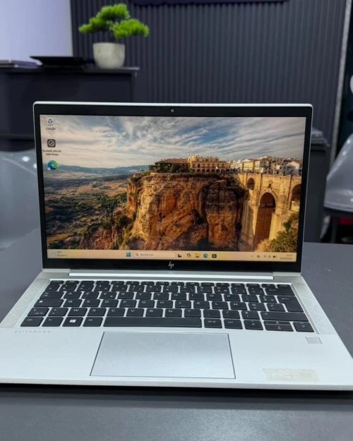 HP ELITEBOOK 835 G8 RYZEN 5 PRO 5650U 16g ram 256ssd nvme 13.3" FHD