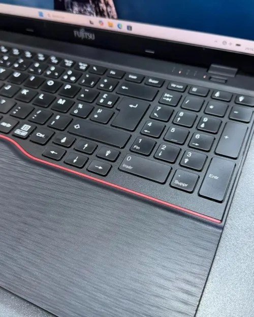 FUJITSU LIFEBOOK E-SERIE INTEL I5-1235U 12em 2.50GHZ 8GB DR4 256GB SSD INTEL UHD GRAPHICS 15.6P FHD+