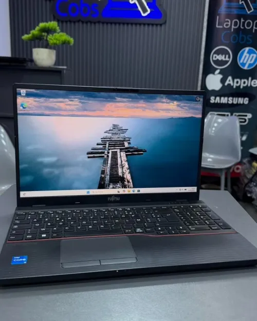 FUJITSU LIFEBOOK E-SERIE INTEL I5-1235U 12em 2.50GHZ 8GB DR4 256GB SSD INTEL UHD GRAPHICS 15.6P FHD+