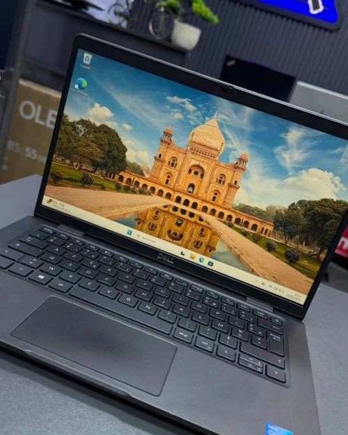 DELL LATITUDE 7320  INTEL I5-1145G7 2.6GHZ up to 4.4ghz RAM 8GB DDR4 DISK 256GB SSD nvme INTEL IRIS XE GRAPHICS ECRAN 13.3P FHD